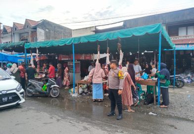 Bhabinkamtibmas Polsek Kuala Cek Pasar Meugang, Pastikan Keamanan Jelang Ramadhan di Nagan Raya