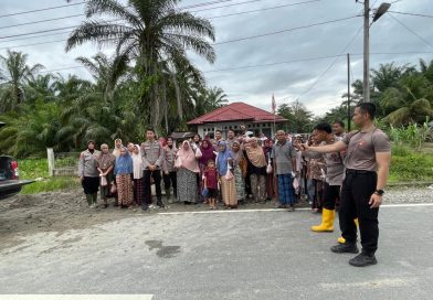 Mahasiswa PTIK Angkatan 83 Gotong Royong ke Polindes Ujung Krueng dan Bagikan paket Daging Meugang Kepada Masyrakat