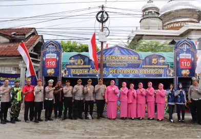 Kapolres Nagan Raya Tinjau Pos Pengamanan Hari Kedua Operasi Ketupat Seulawah 2026, Bhayangkari Berikan Parsel untuk Personel