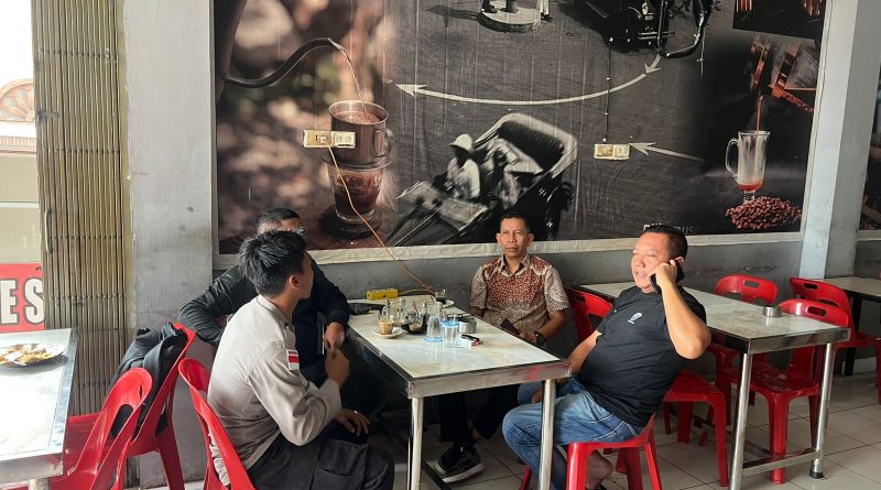 Polsek Darul Makmur Laksanakan Saweu Keude Kopi, Pererat Silaturahmi Dan Jaga Kamtibmas