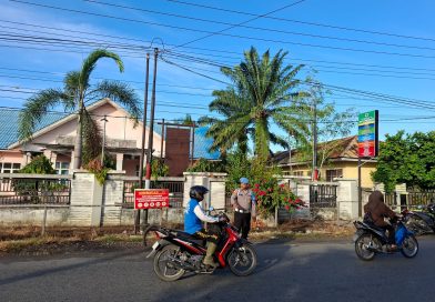 Personel Polsek Darul Makmur Laksanakan Strong Point Pagi, Berikan Pelayanan Prima kepada Masyarakat