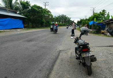 Polsek Kuala Pesisir Gelar Strong Point Pagi di Depan Pantai Lhok Raja, Antisipasi Kecelakaan Lalu Lintas
