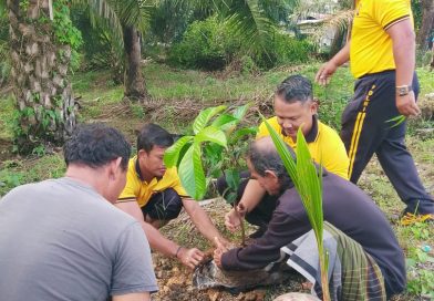 Dukung Program Green Policing, Polsek Tadu Raya Gelar Jumat Bersih dan Tanam Pohon